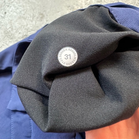 SOLD -Lululemon Stretch Nylon Classic-Tapered Golf Pant 31” - Picture 5 of 9